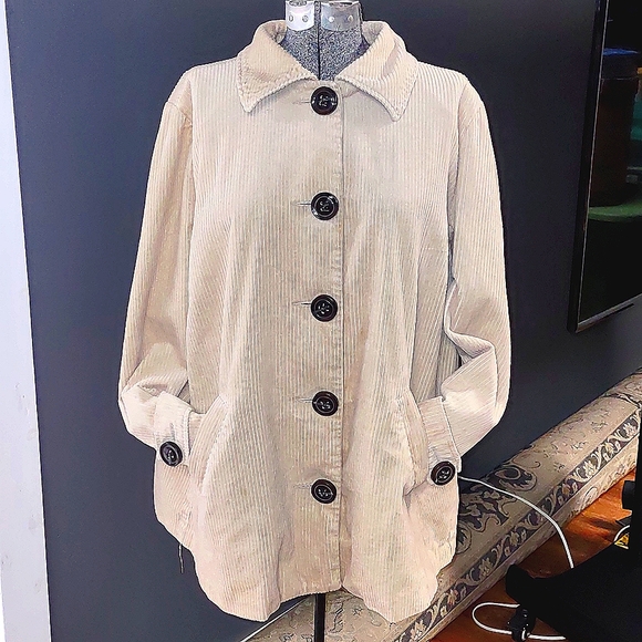 ✨Host Pick✨ Women's Corduroy Tan Jacket - Picture 2 of 13